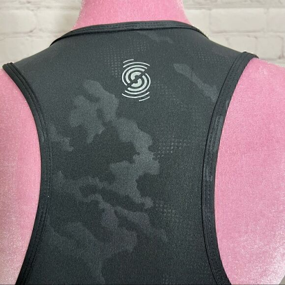 ZUMBA FITNESS! Medium STRONG NATION STRONG BY ZUMBA zip up scoop sports bra nwt - Picture 7 of 8